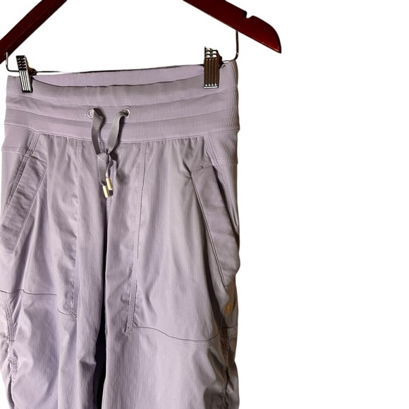 Lululemon Studio Crop *No Liner Cool Breeze- Size 4 - Picture 10 of 16